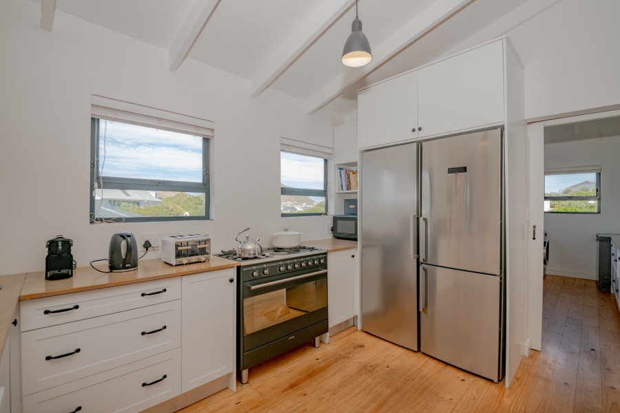 To Let 3 Bedroom Property for Rent in Pringle Bay Western Cape